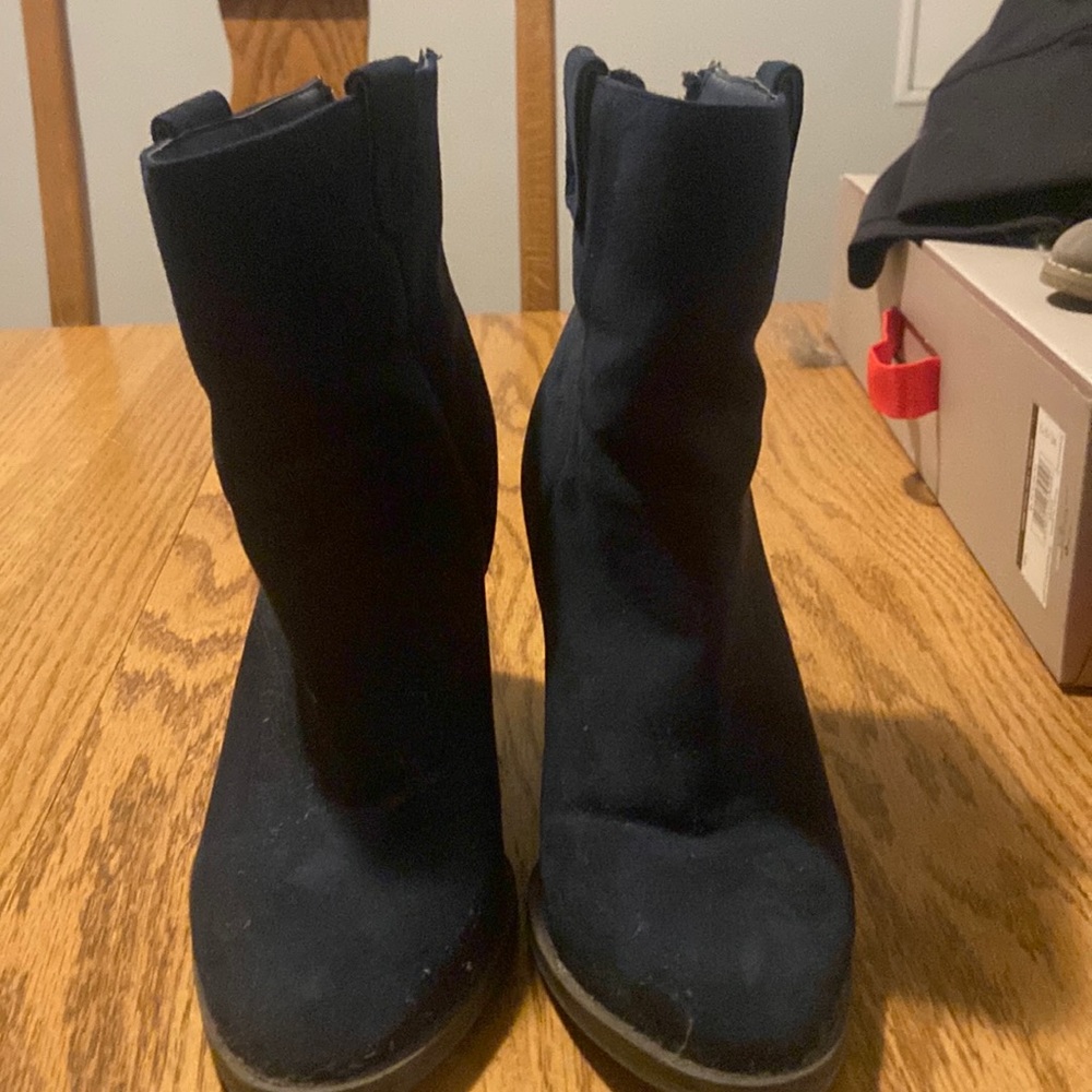 Shoe Dazzle Navy/Dark Blue Heeled Booties- Has a heel zipper!